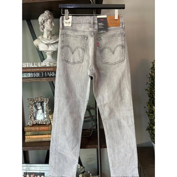 Levi's High Rise Wedgie Straight Leg Jeans Top of the Hill Womens Size 26x28 - Picture 6 of 9